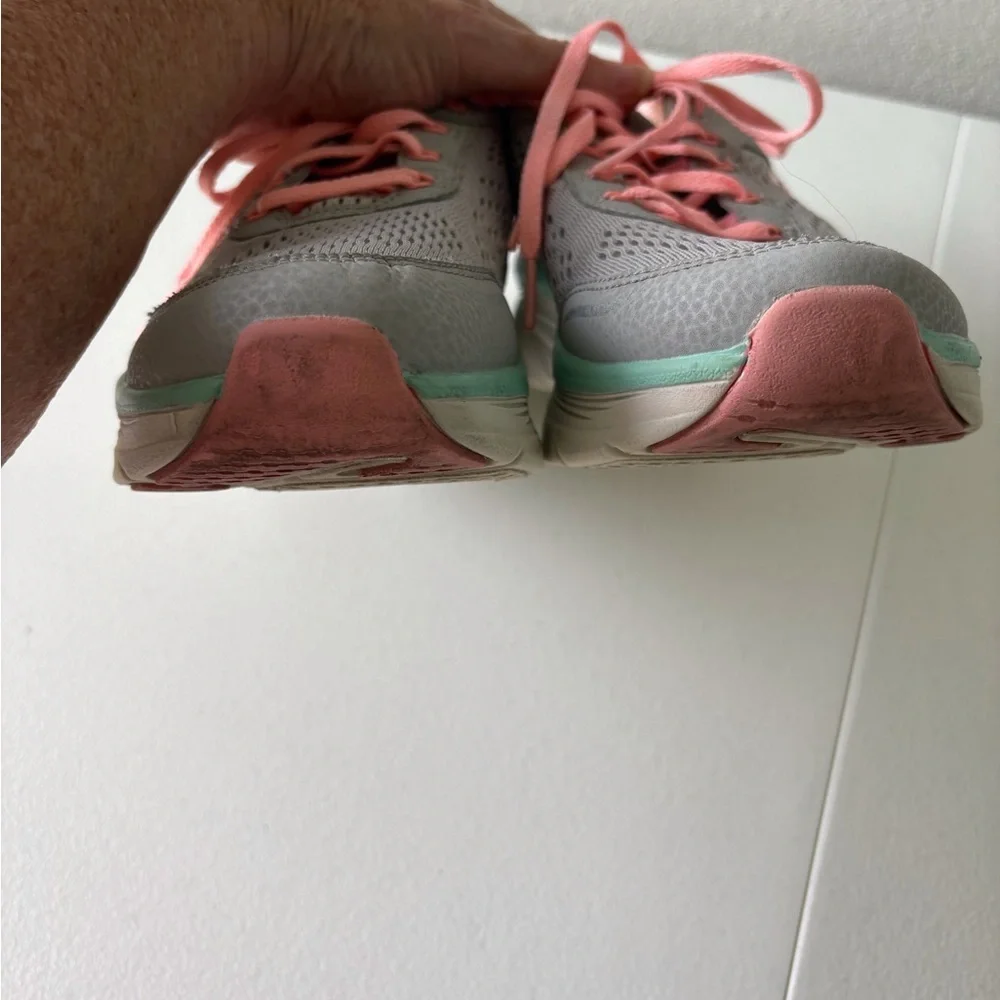 Sketchers Relaxed Fit Air Cooled Memory‎ Foam Women Size 8 Light Gray Mint Peach